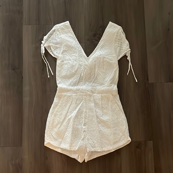 Express Pants - White Romper with Pockets